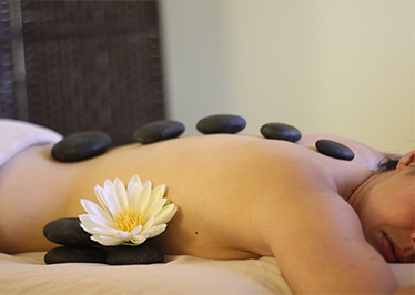 Massage aux pierres chaudes